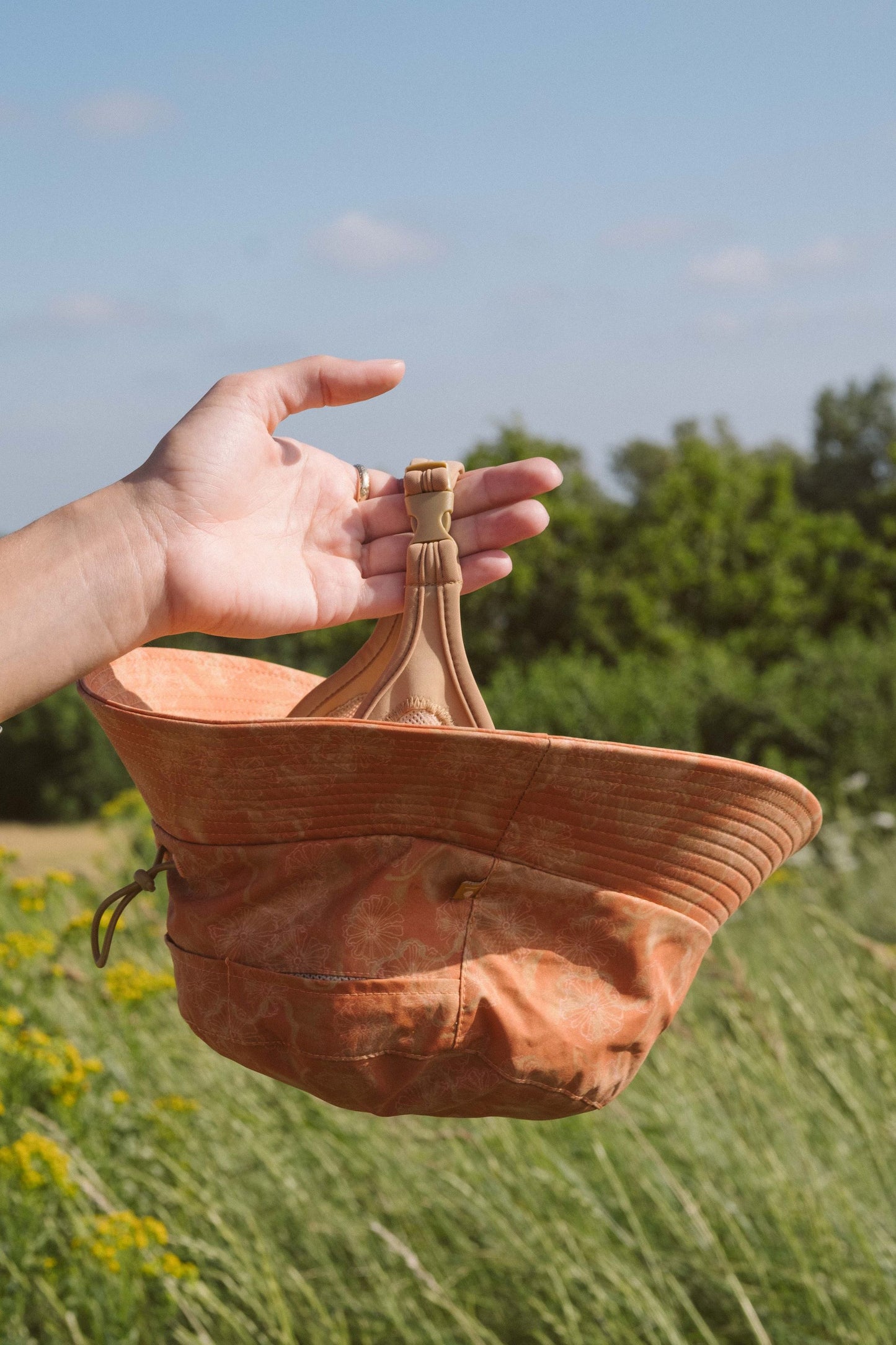 EL SOMBRERO DE FLORA